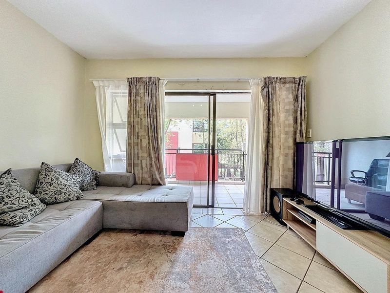 Stunning bachelor apartment to rent! - Photo 4