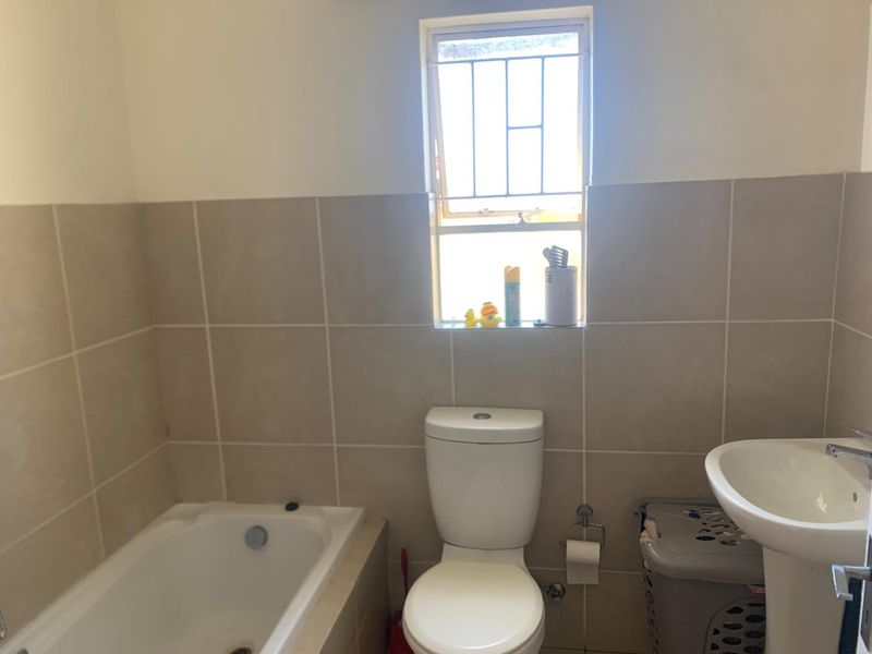 Modern 2 Bedroom Apartment for Sale at Ormonde View Estate, North Village - Photo 7