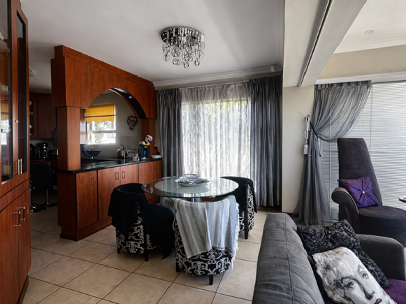 Panoramic Views in Prestigious Hillsboro - Photo 4