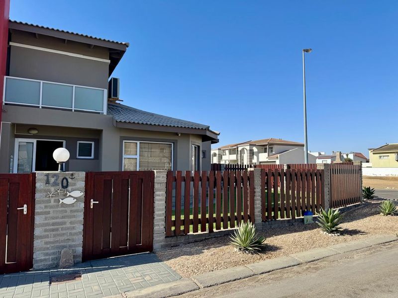 A quiet family home in mile 4 - Photo 2