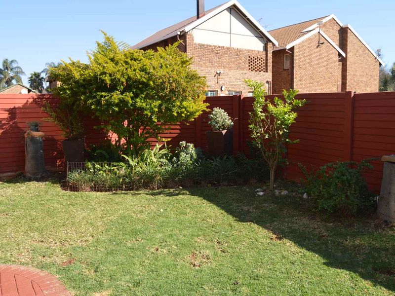 Cosy 2-bedroom townhouse on ground floor in Doornpoort - Photo 2
