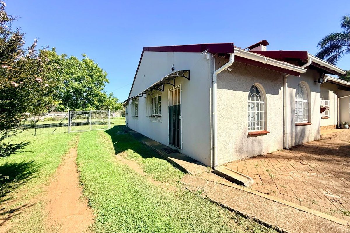 4 Bedroom house for sale in Pailpietersburg - Photo 3
