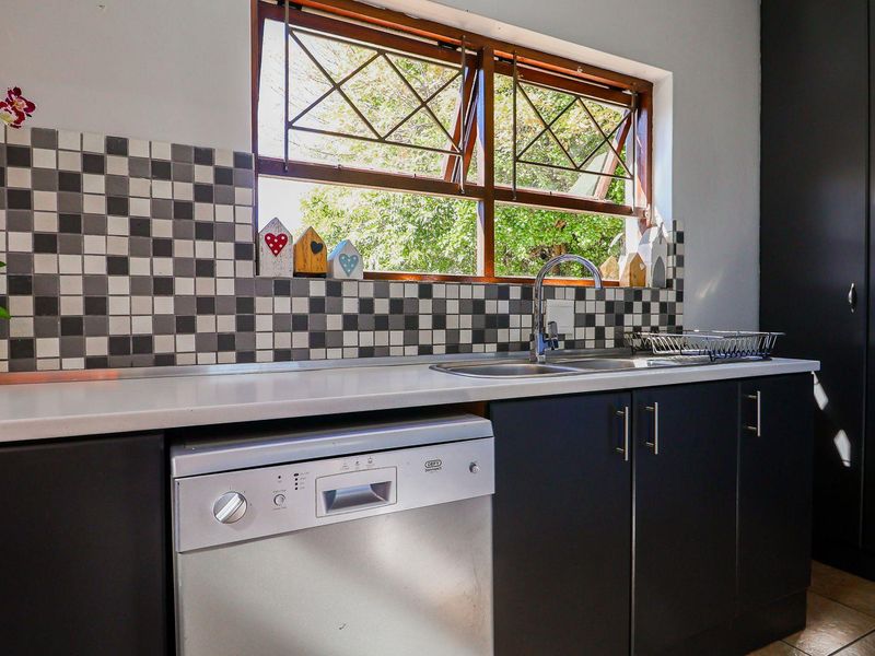 Perfect family home - Photo 9