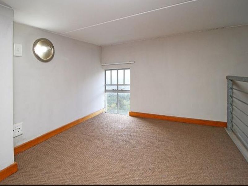 Charming 1-Bed Apartment with Loft in Houghton village Estate - Photo 7