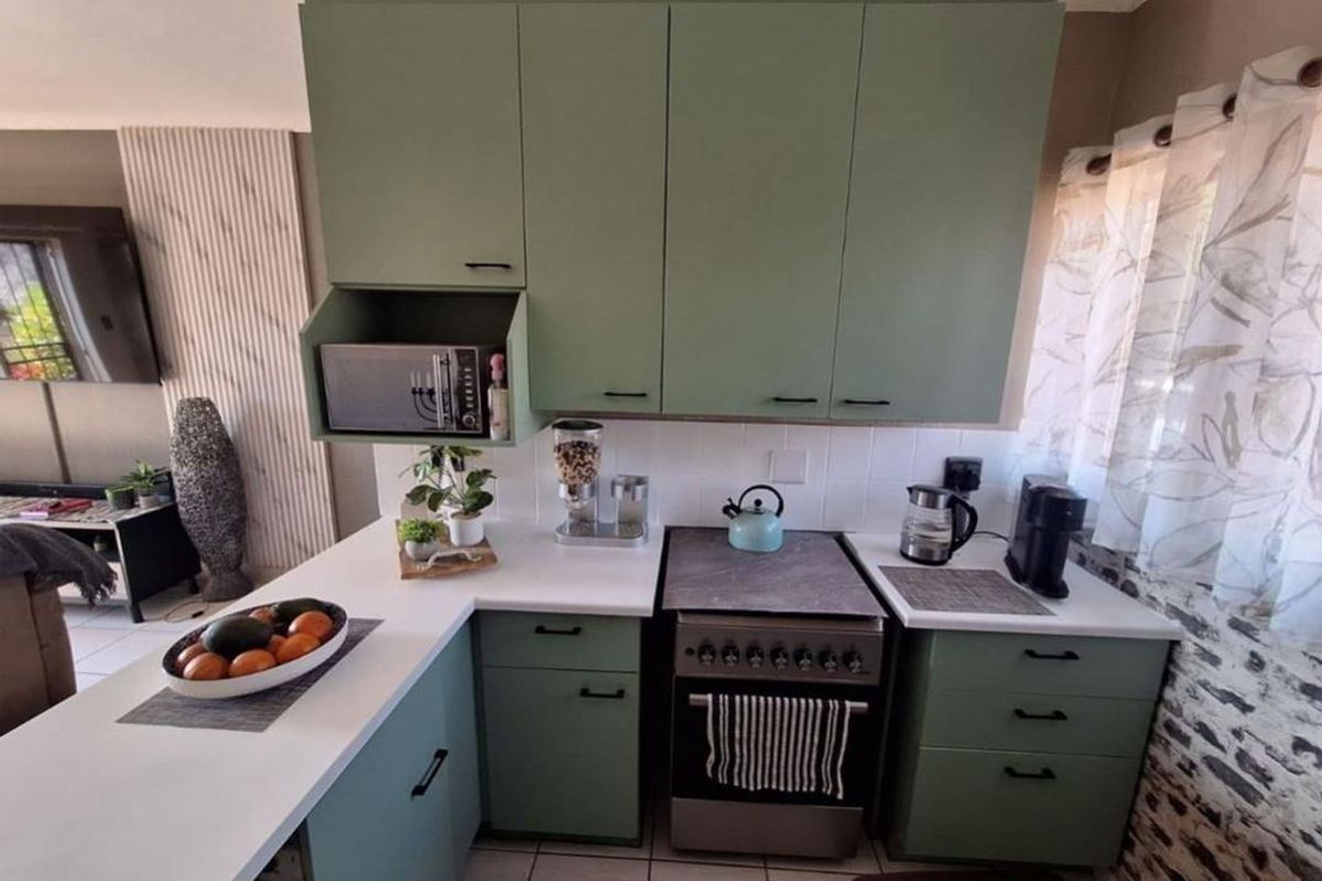 3 Bedroom Townhouse - Photo 2