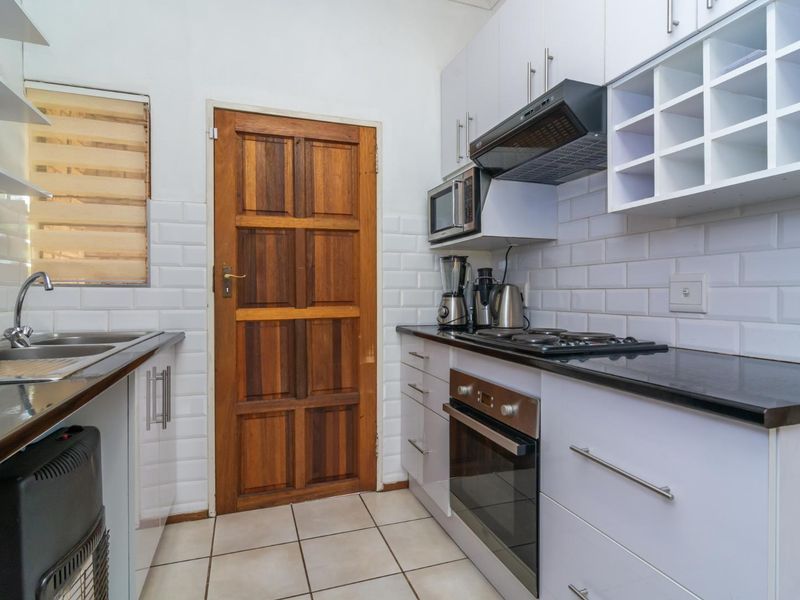 Where Contemporary Design Meets Every day Ease - Photo 3