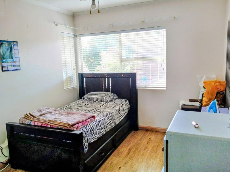 Modern Renovated Townhouse Offering Style, Comfort and Convenience - Photo 8