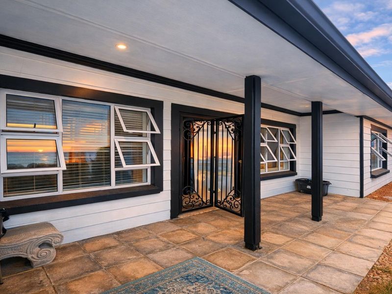 Coastal Farmhouse Elegance - 4 Bedroom House with Flat for Sale in Dana Bay - Photo 2