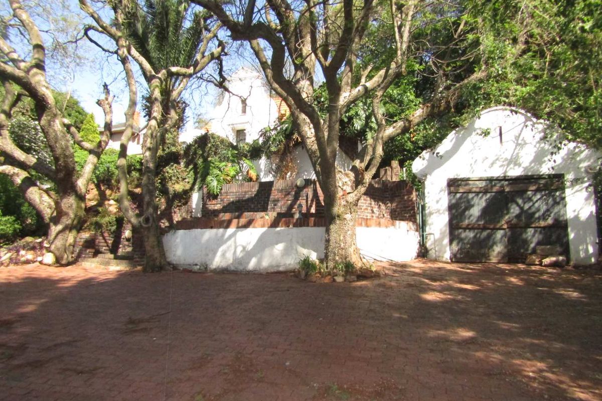 Endless Potential: Heritage Property on Young Ave Awaits You - Photo 4