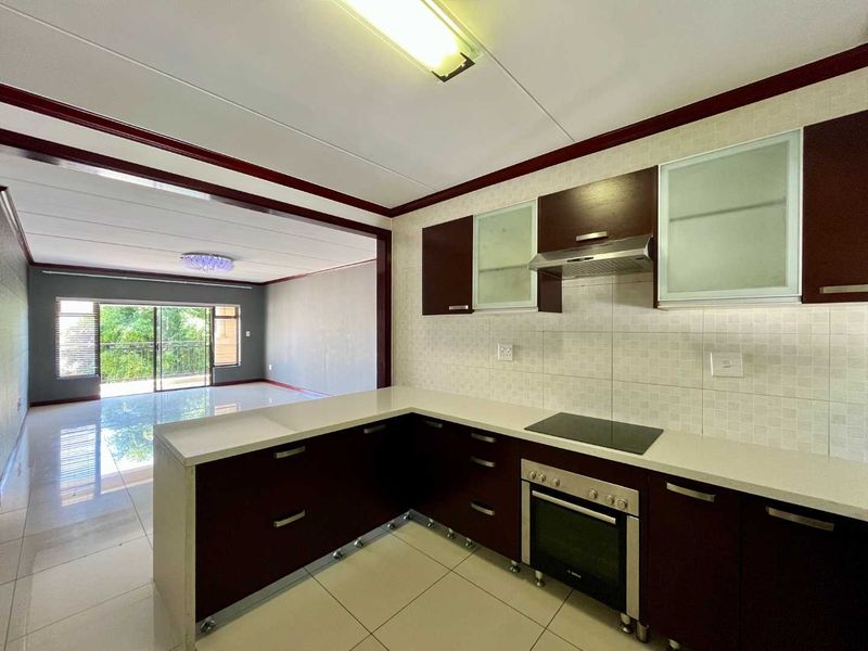 3 Bedroom 2 Bathroom Executive Apartment - Photo 2