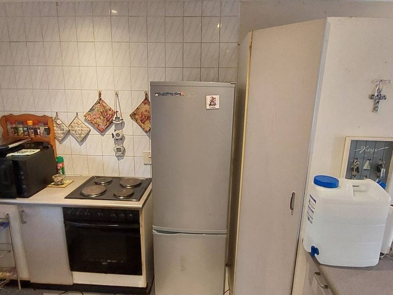 Charming Facebrick Townhouse in Secure Complex - Photo 8