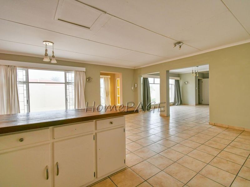 CENTRAL, WALVIS BAY:  4 Bedr Home CLOSE TO SCHOOLS is for Sale - Photo 8
