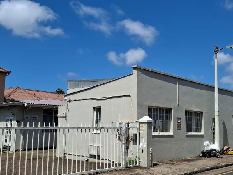 Expand Your Business: Versatile Space Near Key Amenities - Photo 2