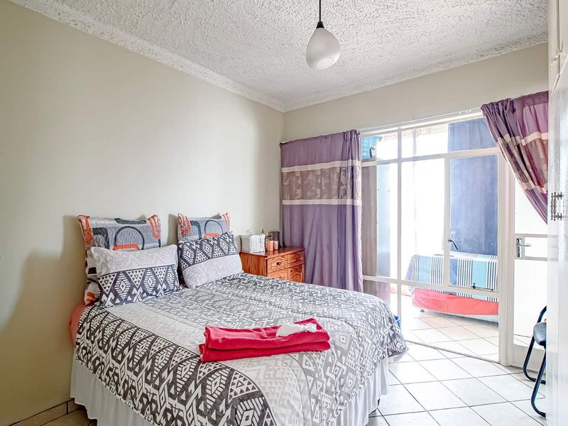 Second Floor Apartment in a Great location. - Photo 10