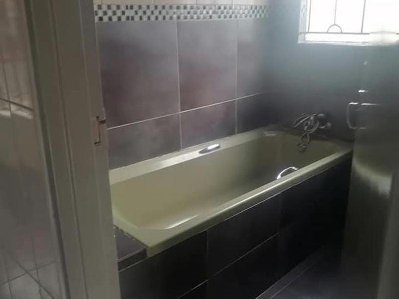 4 bedrooms house to rent in Soshanguve VV - Photo 10