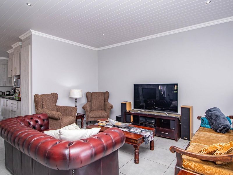 Charming, Low Maintenance Family Home in Monte Christo - Photo 5