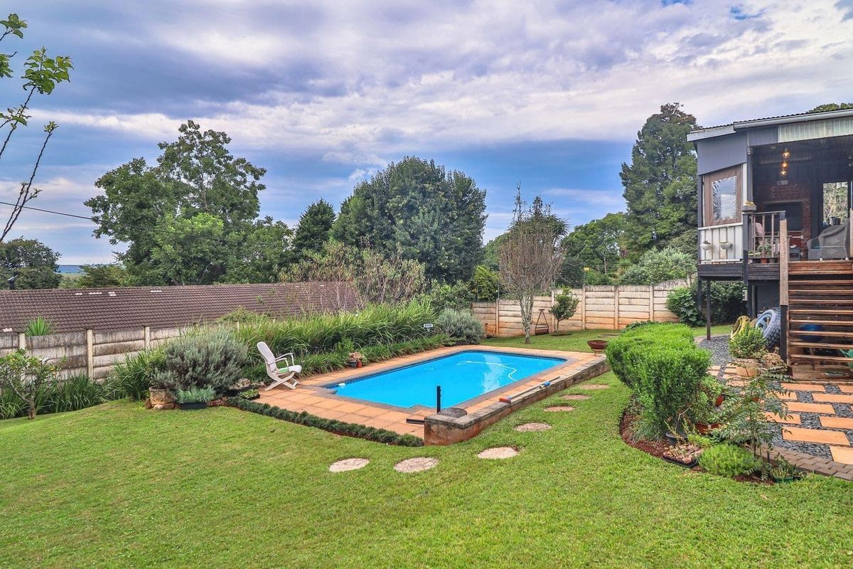 Well-kept family home with great entertaining space in central Howick - Photo 4