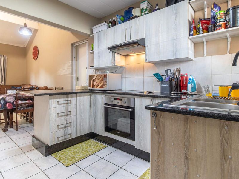 Perfect Lock-up and Go property - Photo 9