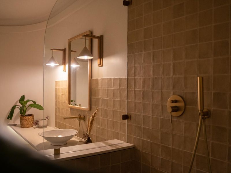 Furnished elevated living, where mountain serenity meets sea views. - Photo 8