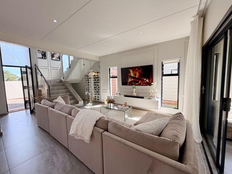 Elegant Double-Storey Living in the Heart of Sought-After Carlswald - Photo 5