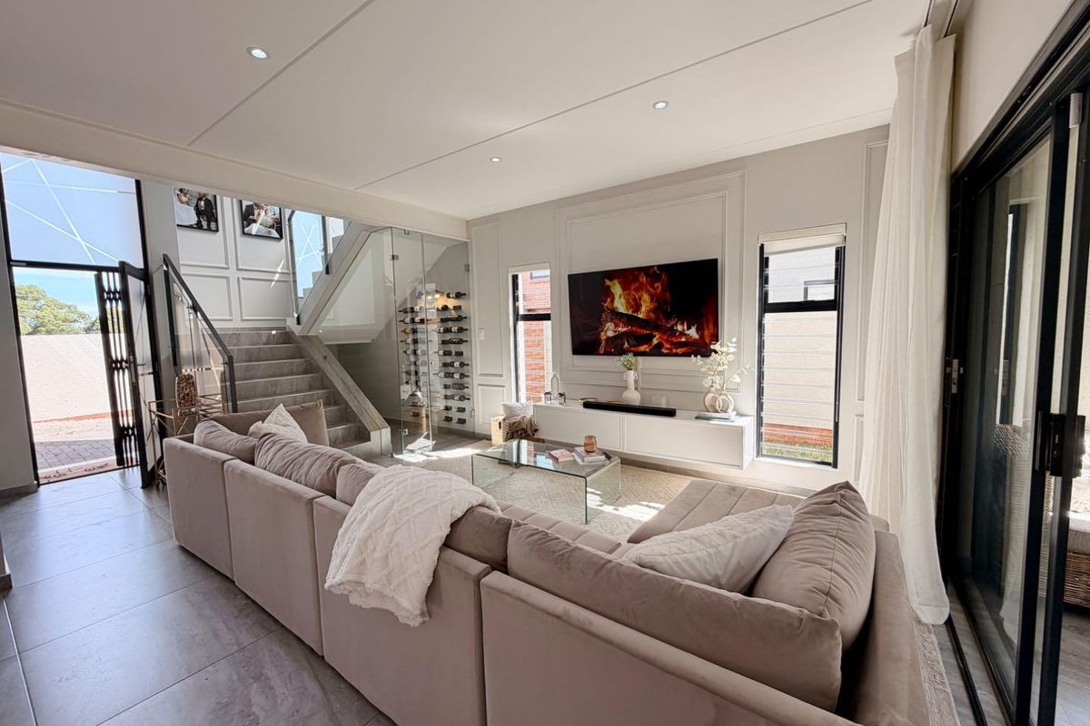 Elegant Double-Storey Living in the Heart of Sought-After Carlswald - Photo 5