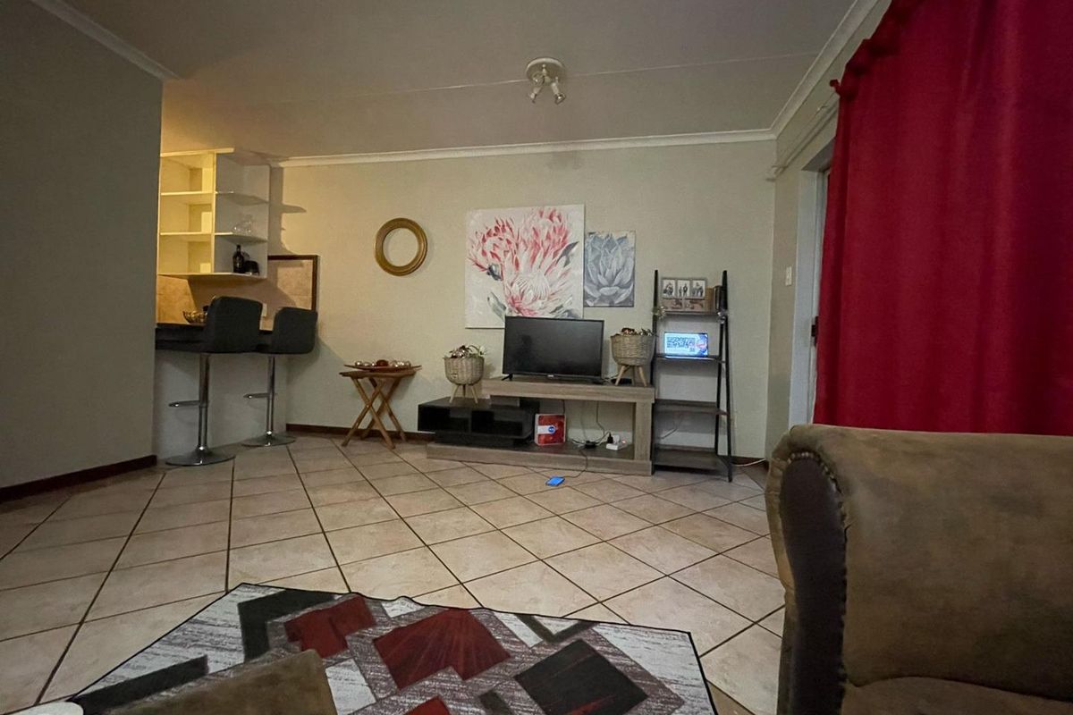 2 Bedroom Apartment with Balcony and 24-Hour Security - Photo 4