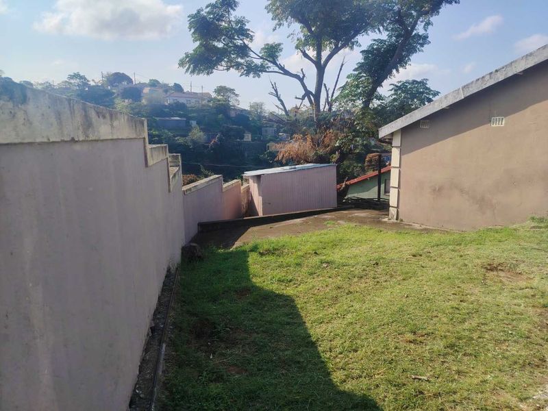 HOUSE AND COTTAGE FOR SALE UMLAZI A - Photo 4