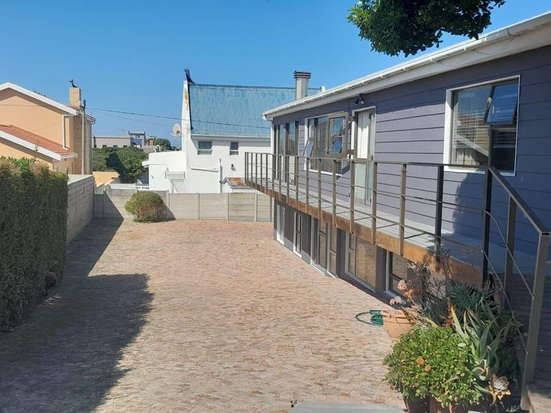 Spacious 3-bedroom house - Photo 2