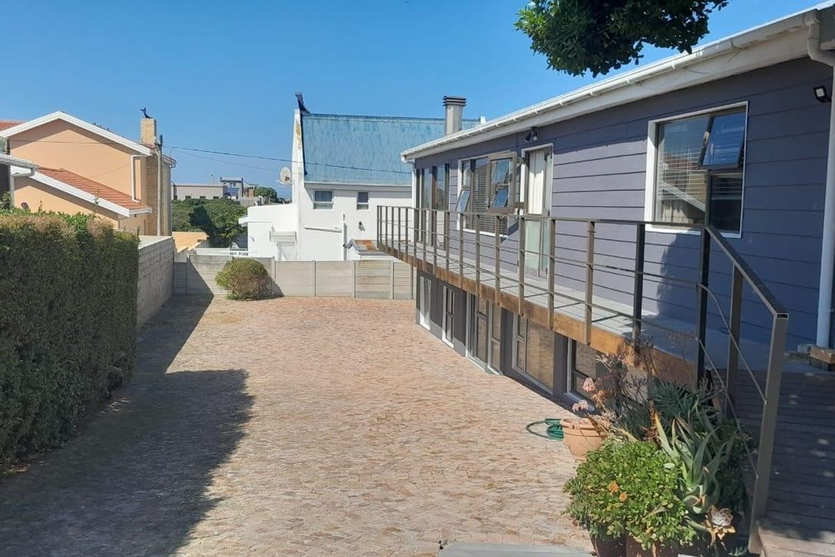 Spacious 3-bedroom house - Photo 2