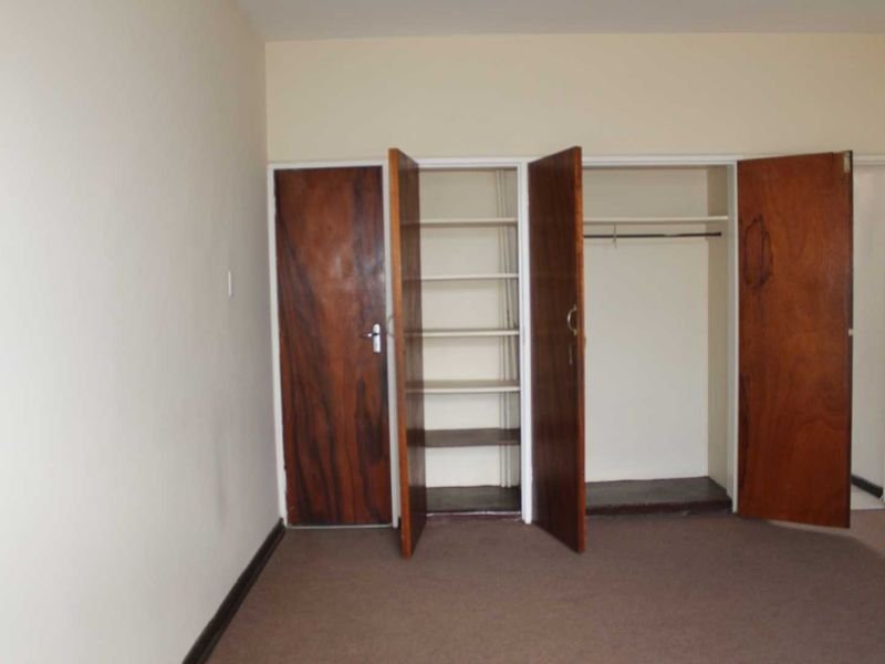 Spacious Bachelor Apartment To Let | Kronendal, 40 Troye Street - Sunnyside, Pretoria - Photo 9