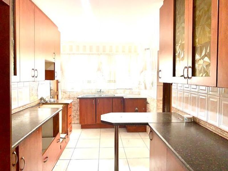 MUCH LOVED FAMILY HOME IN SOUGHT AFTER STREET - Photo 5