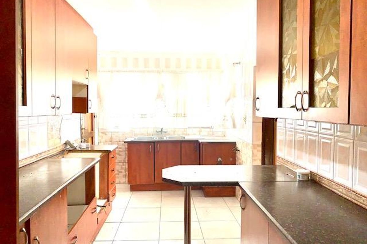 MUCH LOVED FAMILY HOME IN SOUGHT AFTER STREET - Photo 5