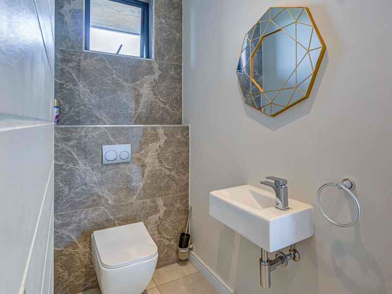 1 bedroom apartment in Houghton Estate - Photo 10