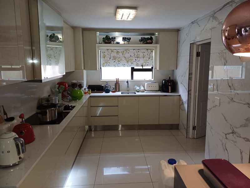 Modern 4 Bedroom House in Willowbrook - Photo 10