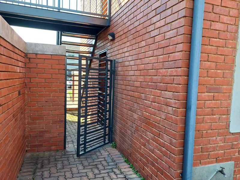 Two bedroom town house for sale in Andeon Pretoria West - Photo 3