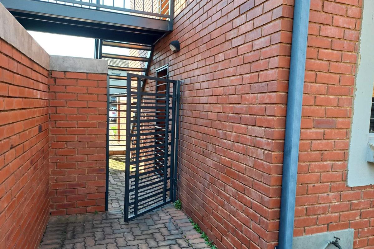 Two bedroom town house for sale in Andeon Pretoria West - Photo 3