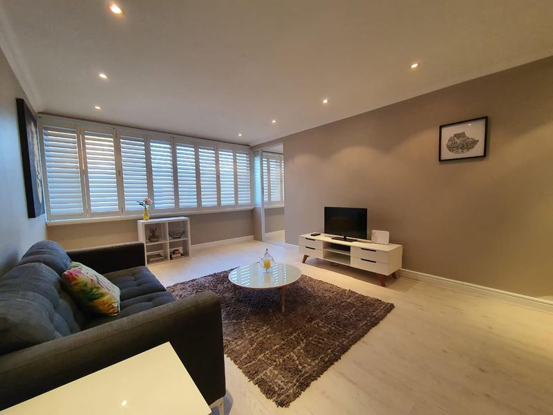 Exceptional Location in Mouille Point - Photo 9