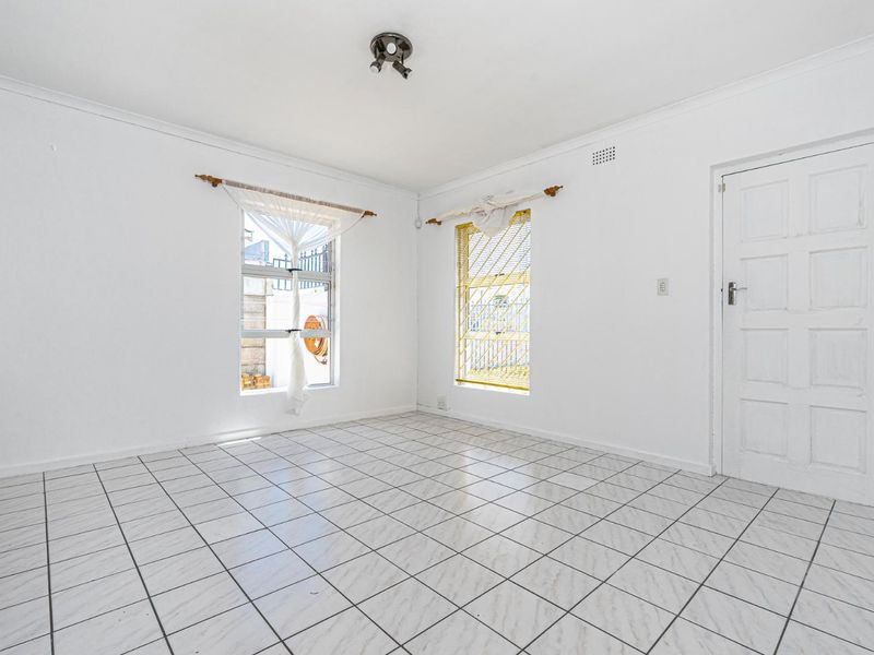 Ideal Three Bedroom Starter Home - Photo 4