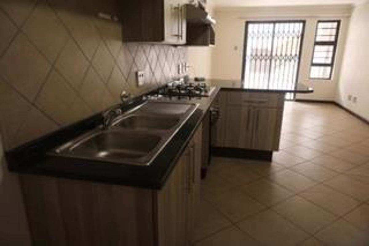 Luxury 2 Bedroom apartment to rent - Photo 4