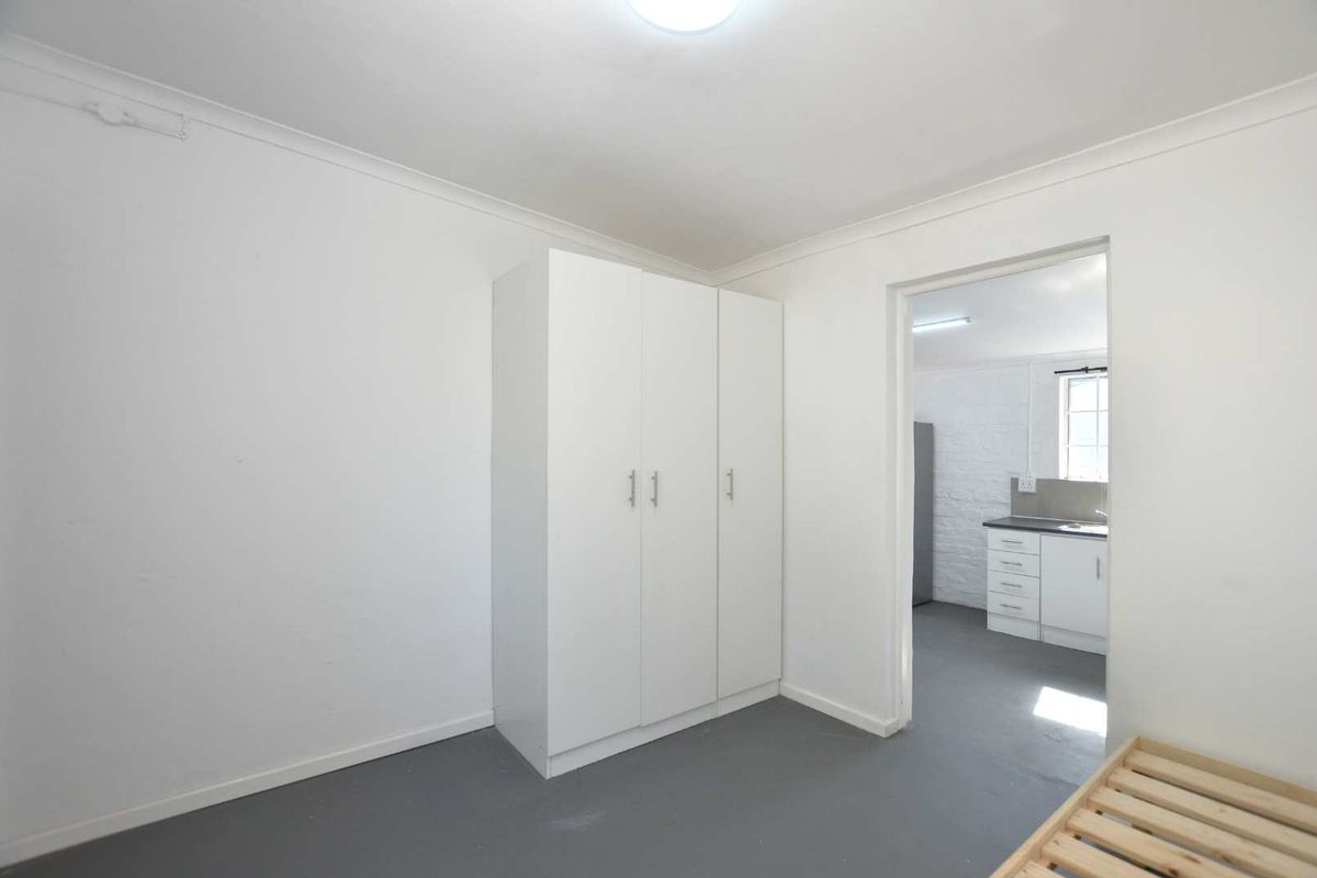 One Bedroom Garden Cottage To Let - Photo 3