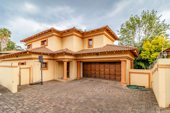 Property #2456363, Cluster For Sale in Bedfordview Central