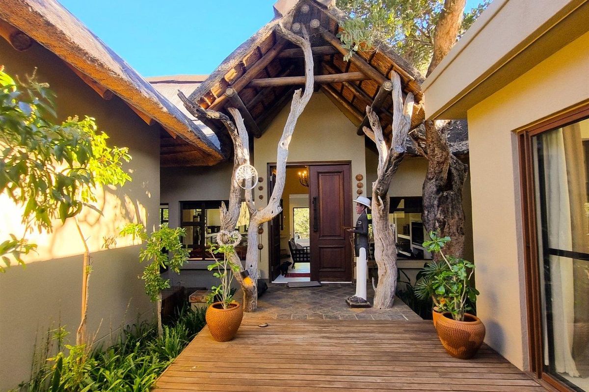 Stunning property in excellent condition with traverse right to Khaya Ndlovu - Photo 5