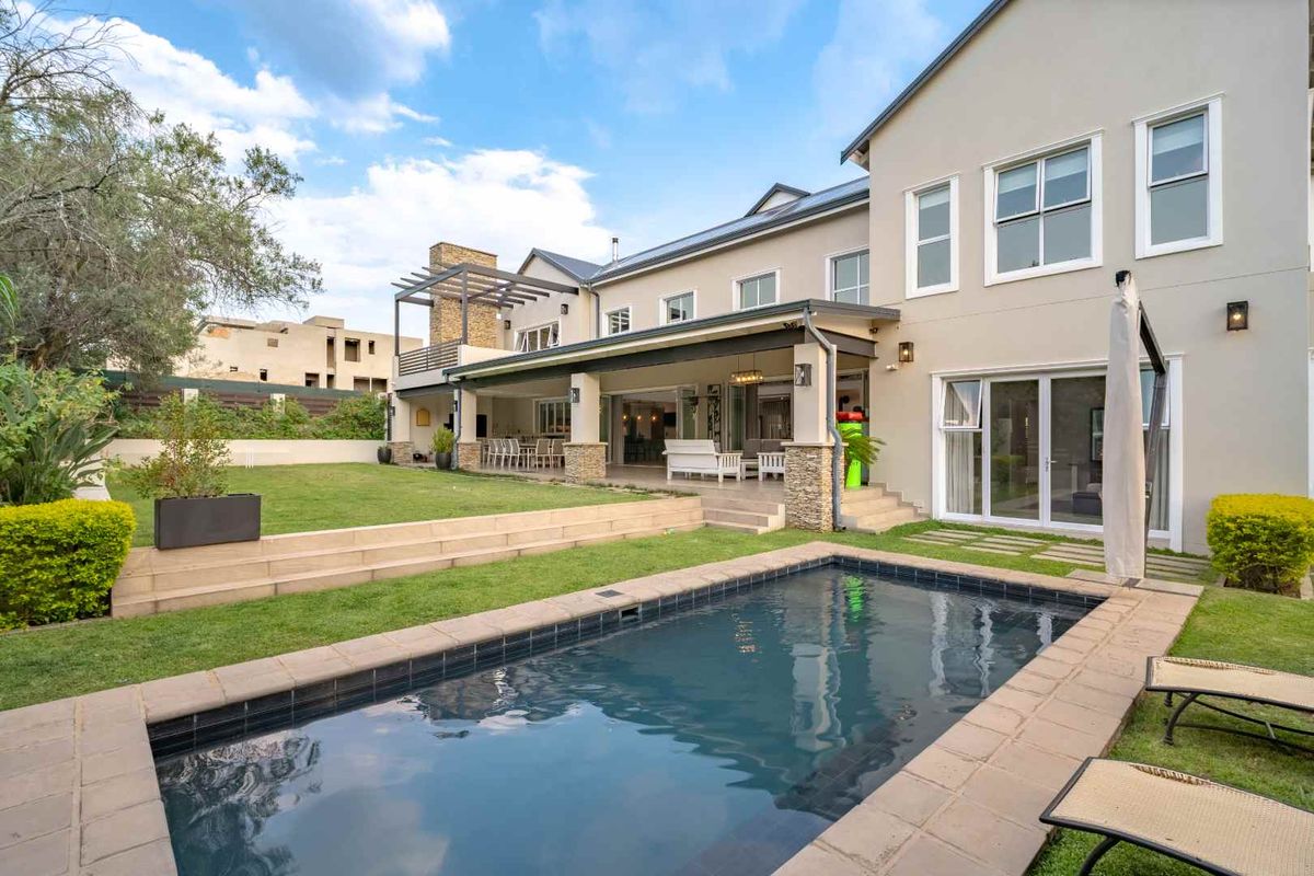 Luxury Greenbelt Home in Steyn City - Photo 3