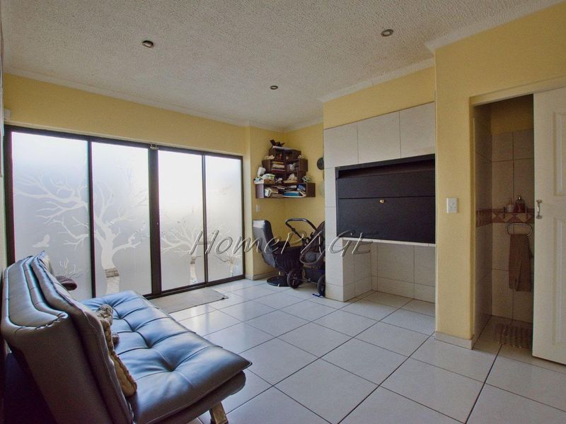 Central, Walvis Bay:  Townhouse in Villa Grande is for Sale - Photo 9