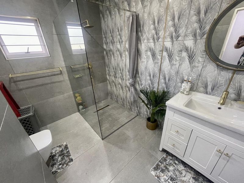 Hendra - Beautiful Family Home with Sea Views & Modern Flatlet in Prime La Lucia - Photo 9