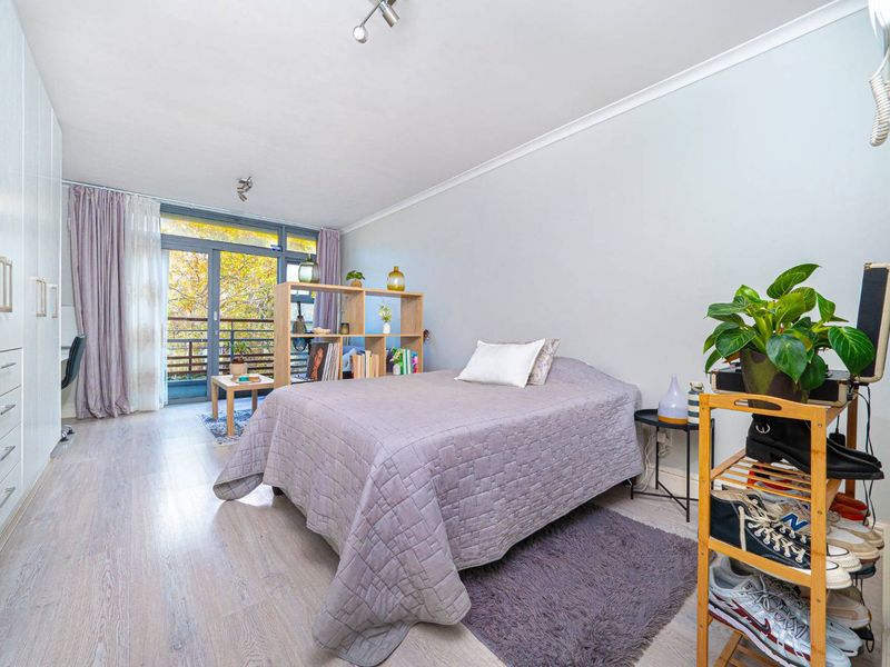 Prime Location, Modern Bachelor Pad - Photo 10