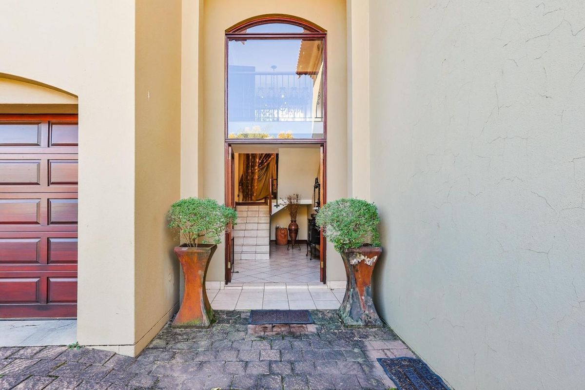 Stunning Fully Furnished Family Home in Silver Lakes Golf and Wildlife Estate – For Rent! - Photo 3