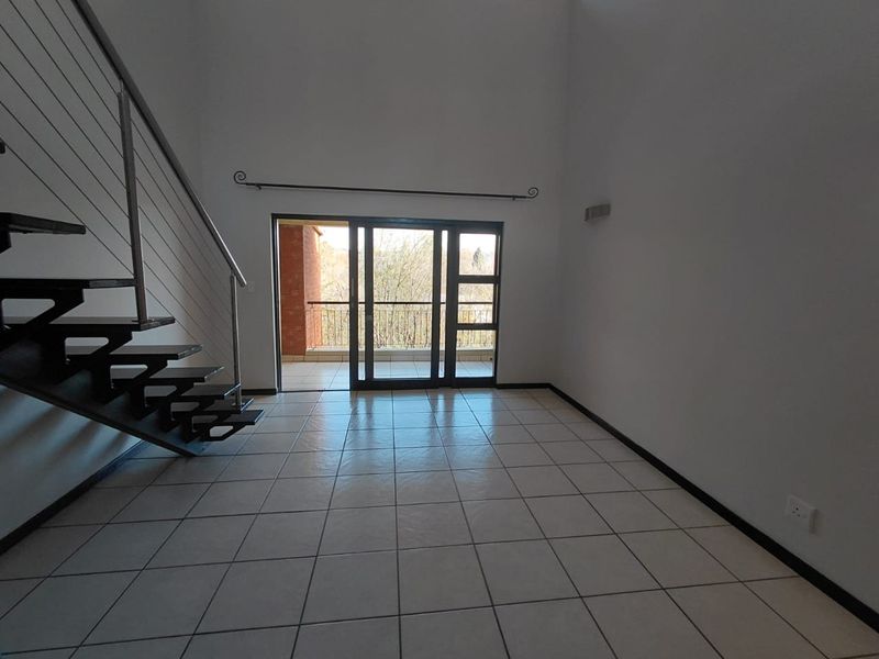 Spacious Loft Apartment with Spectacular Views in The Kanyin Estate - Photo 3