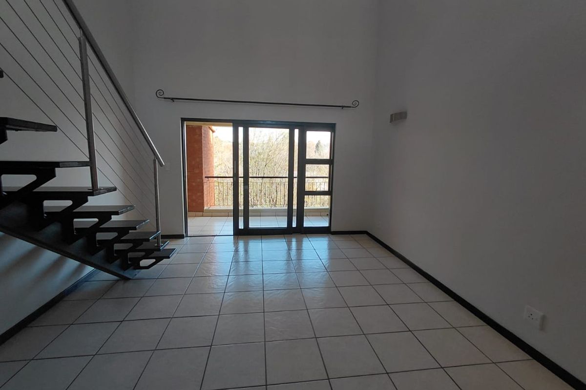 Spacious Loft Apartment with Spectacular Views in The Kanyin Estate - Photo 3