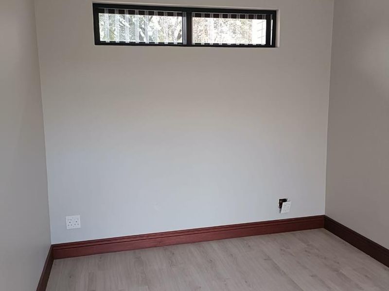 24 HOURS GUARDS SECURITY SERVICES, Stunning 4-Bedroom Home in Waterkloof - Photo 5